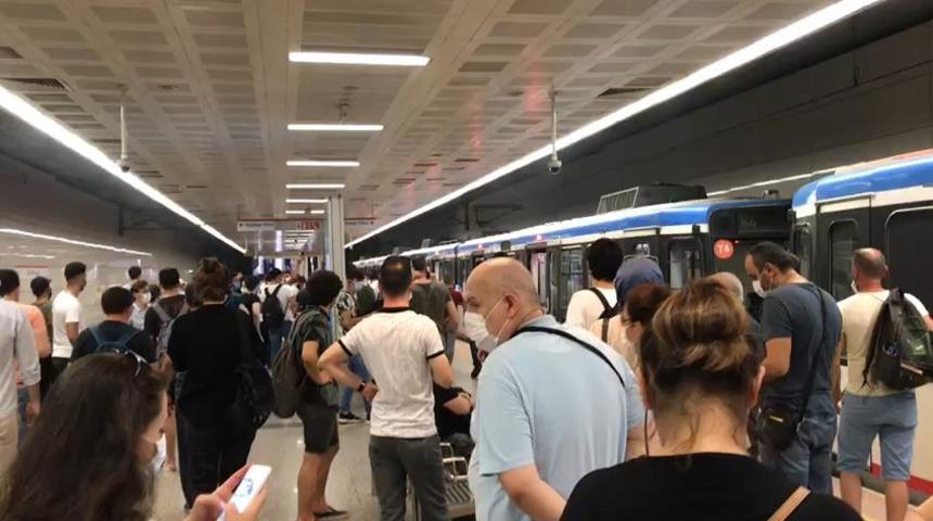 Yer: İstanbul! Tramvaydan bir anda dumanlar y&uuml;kselmeye başladı