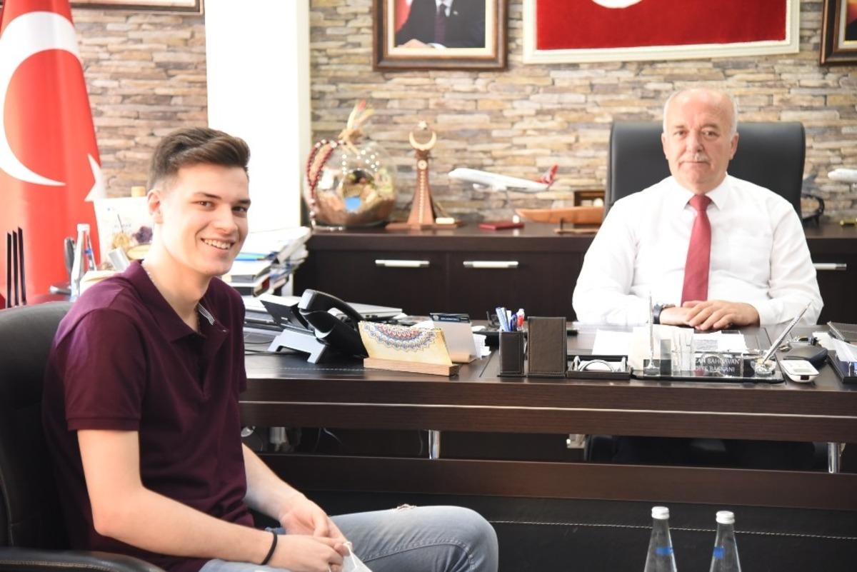 Dursunbeyli gen&ccedil; finalist freezone m&uuml;zik yarışmasında destek bekliyor