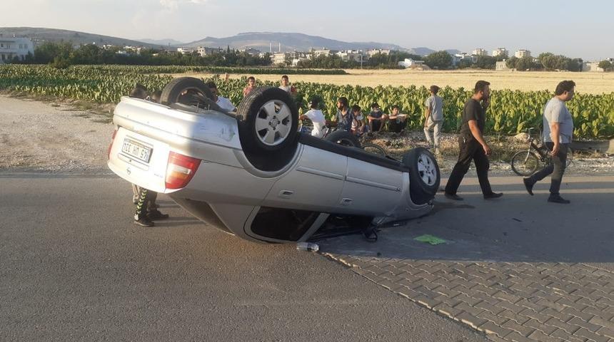 Otomobil takla attı: 3 yaralı