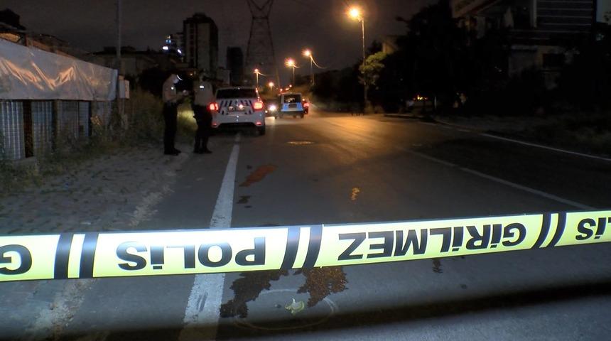 &Uuml;mraniye'de yolda y&uuml;r&uuml;yen kişiye silahlı saldırı