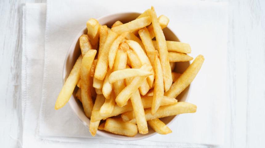Meğer hamburgercilerin patatesleri bu yüzden çıtır çıtır oluyormuş! İşte o yöntem