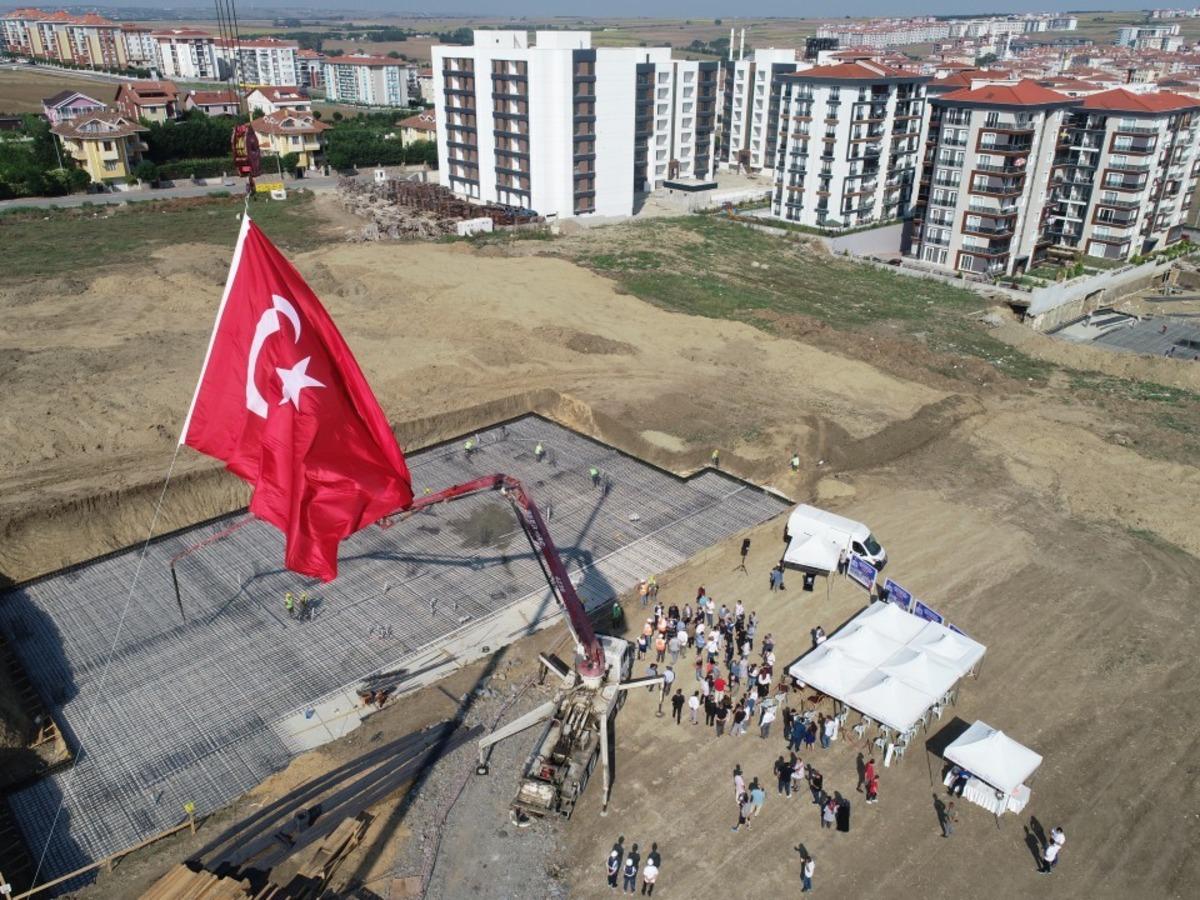 Silivri Belediyesi y&uuml;zme havuzunun temeli atıldı