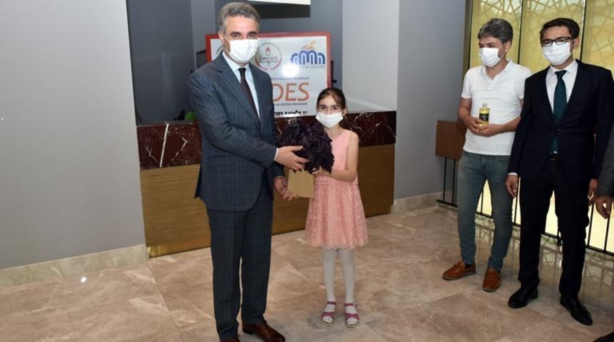 Vali Baruş&rsquo;tan gen&ccedil;lere korona uyarısı