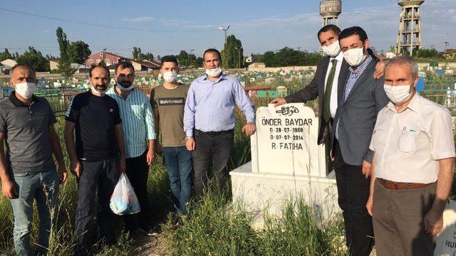 Ağrı’da Spor Camiası Önder Baydar’ı mezarı başında andı