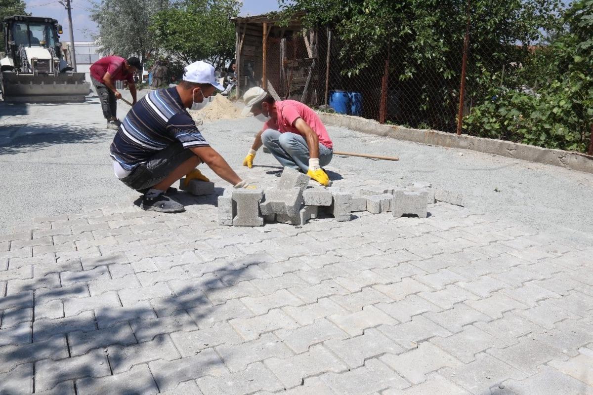 Ergene&rsquo;de kilit parke taş d&ouml;şeme &ccedil;alışmaları s&uuml;r&uuml;yor