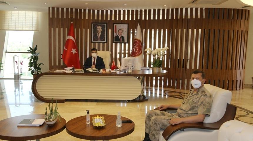 JAKEM Komutanı Altın&rsquo;dan Rekt&ouml;r Aktekin&rsquo;e hayırlı olsun ziyareti