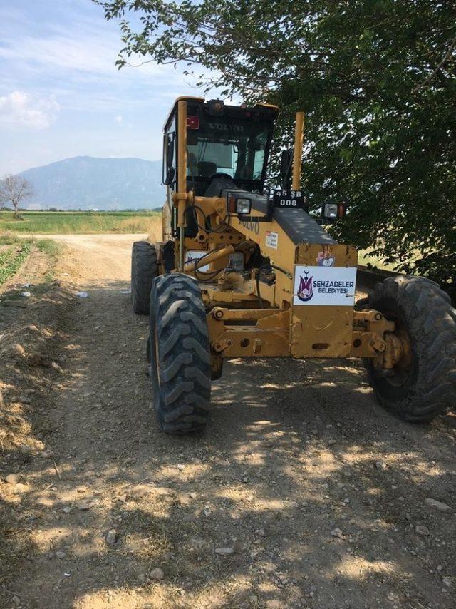 Şehzadeler’de ova yolu mesaisi