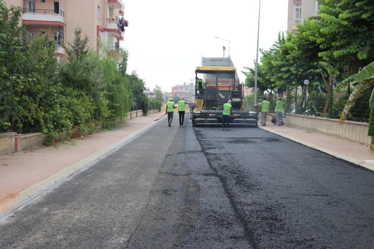 Toroslar&rsquo;da 4 ayda 6 bin ton sıcak asfalt d&ouml;k&uuml;ld&uuml;