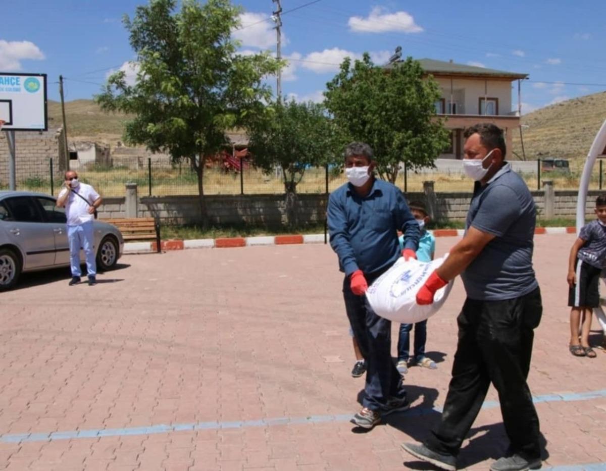 9 bin &ccedil;uval un 16 il&ccedil;ede ihtiya&ccedil; sahiplerine dağıtıldı