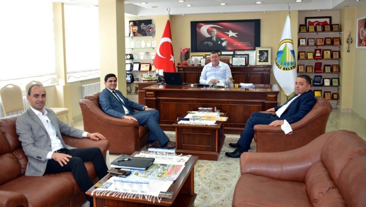 Tekin, Koordinat&ouml;r&uuml; Akk&ouml;se&rsquo;yi makamında ağırladı