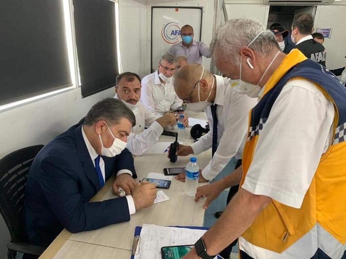 İl Sağlık M&uuml;d&uuml;r&uuml; Aziz &Ouml;ğ&uuml;tl&uuml; sağlık ve UMKE ekiplerine teşekk&uuml;r etti