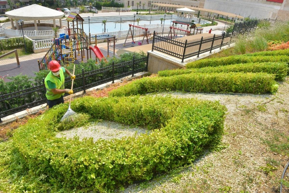 Park ve bah&ccedil;elerde yoğun mesai