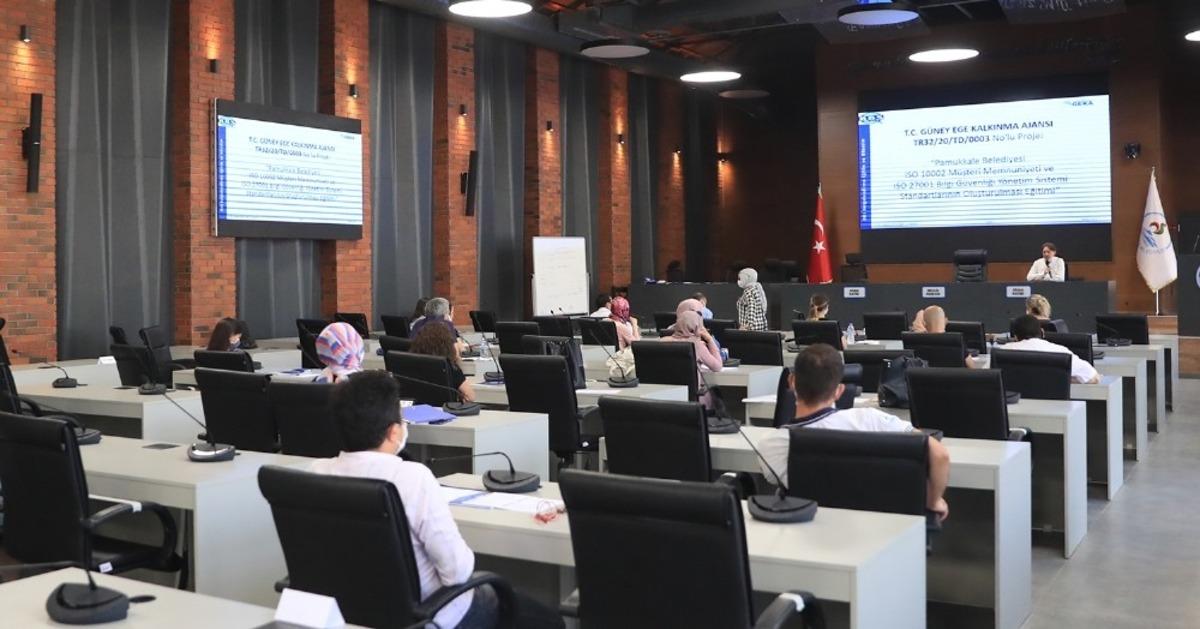 Belediye personeline vatandaş memnuniyet eğitimi verildi