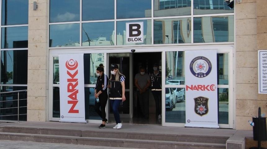 Uşak’ta iki uyuşturucu satıcısı tutuklandı