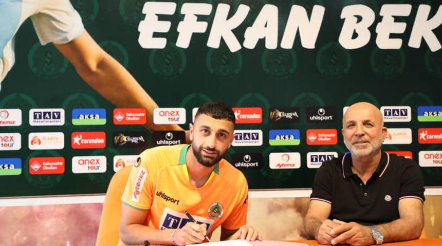 Alanyaspor, Efkan Bekiroğlu'na 4 yıllık imzayı attırdı