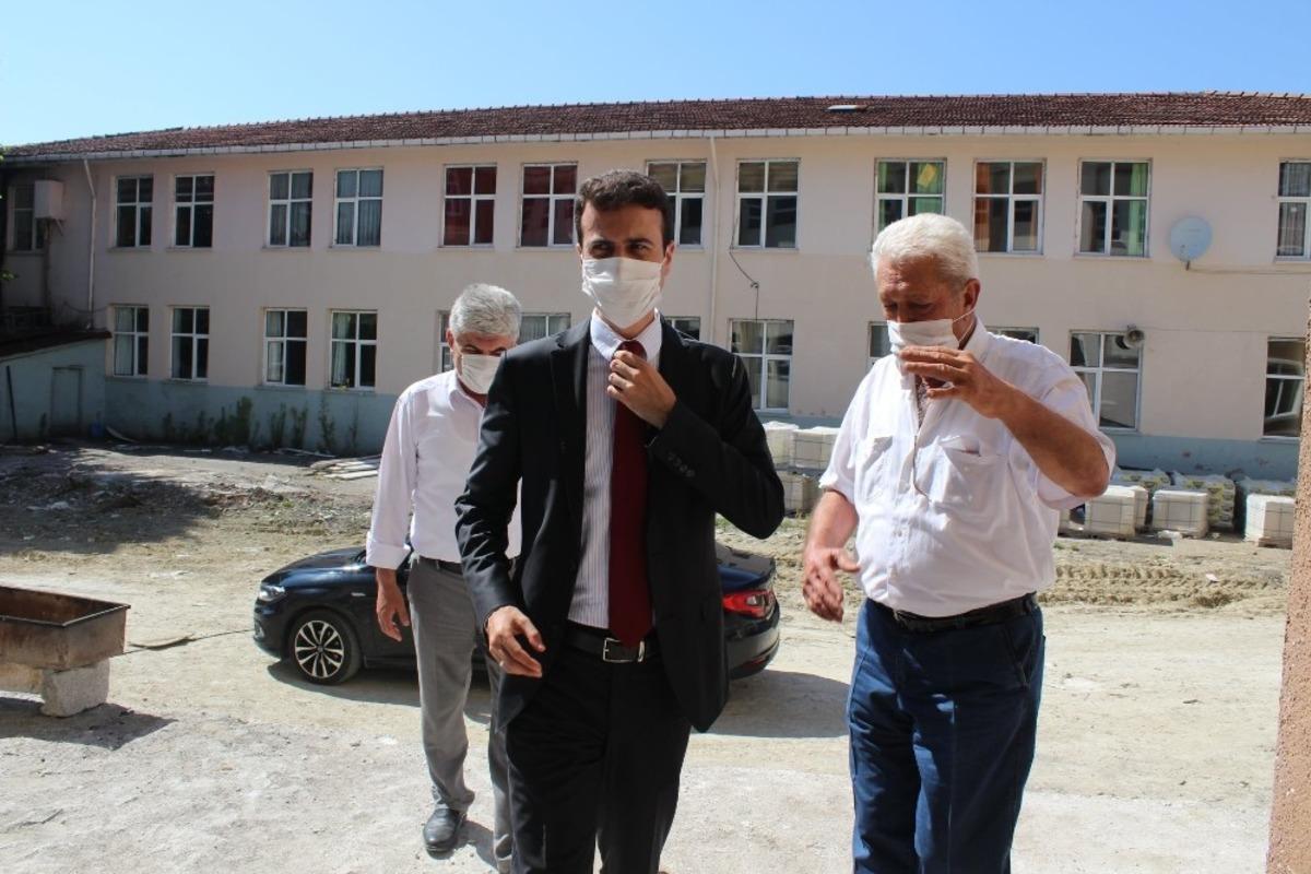 Kaymakam A&ccedil;ıkg&ouml;z, ilkokul &ccedil;alışmaları yerinde inceledi