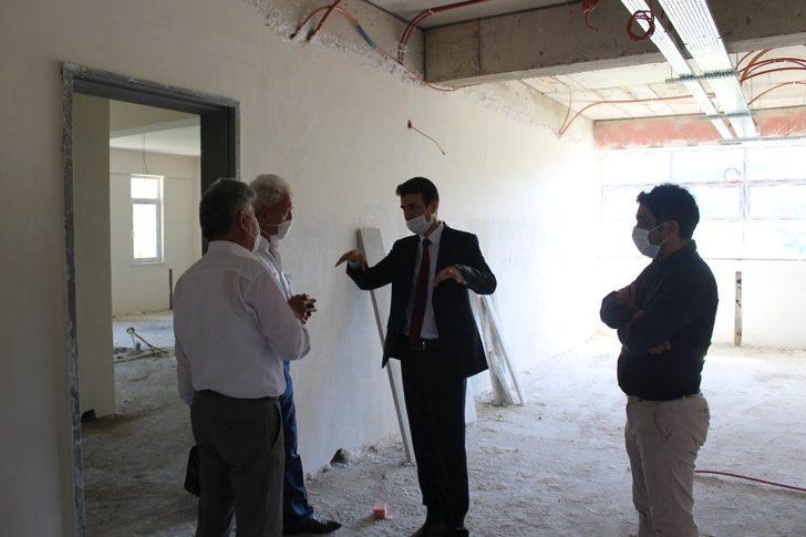 Kaymakam Açıkgöz, ilkokul çalışmaları yerinde inceledi G2