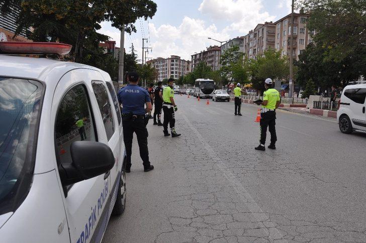 Afyonkarahisar’da polis sokakta ‘Korona’ denetimi yaptı G4