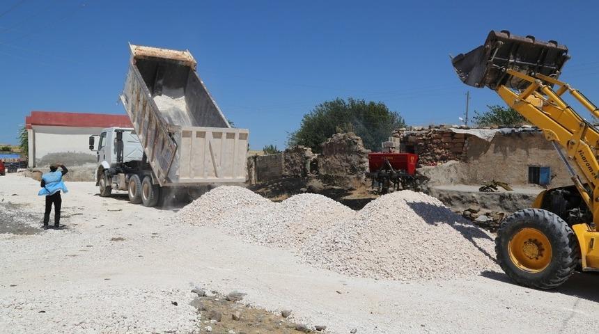 Haliliye kırsalında yol yapım &ccedil;alışmaları s&uuml;r&uuml;yor
