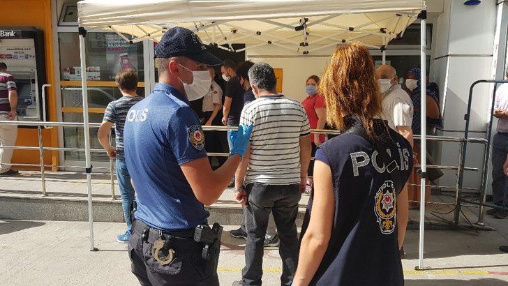 Karabük’te vatandaşlara sosyal mesafe ve maske uyarısı yapıldı G1