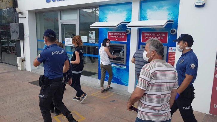 Karabük’te vatandaşlara sosyal mesafe ve maske uyarısı yapıldı G2