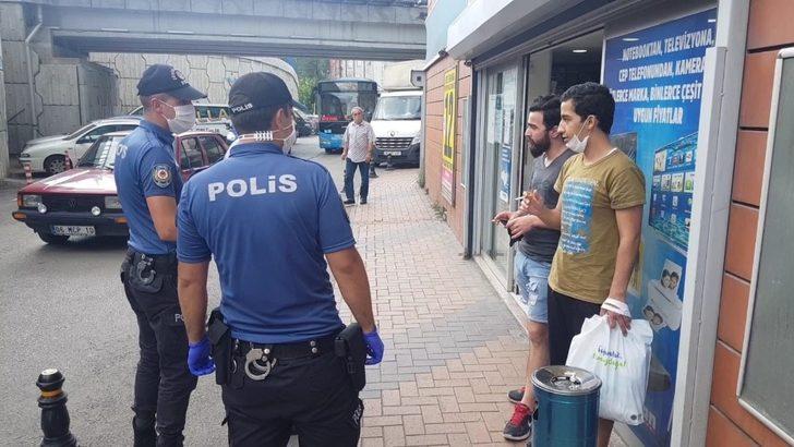 Karabük’te vatandaşlara sosyal mesafe ve maske uyarısı yapıldı G5