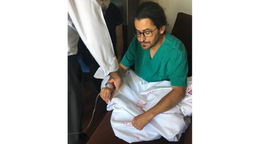 'Ölüm raporunda neden Kovid-19 yazmıyor' dedi, başhekim yardımcısına saldırdı