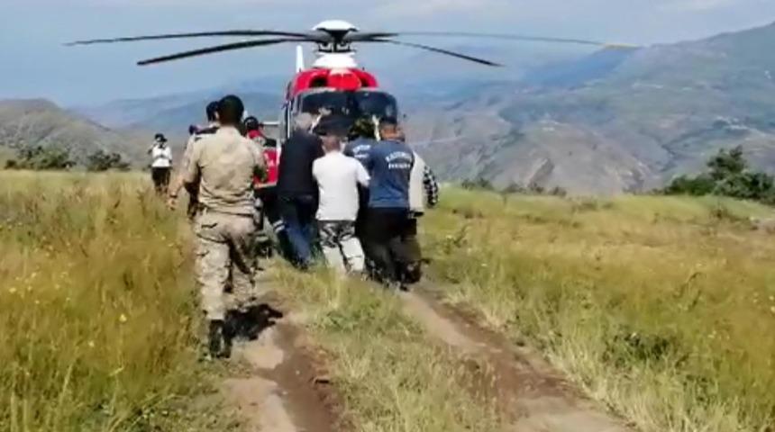 Anne ve oğlu piknikte fırtınanın devirdiği ağaç altında kaldı