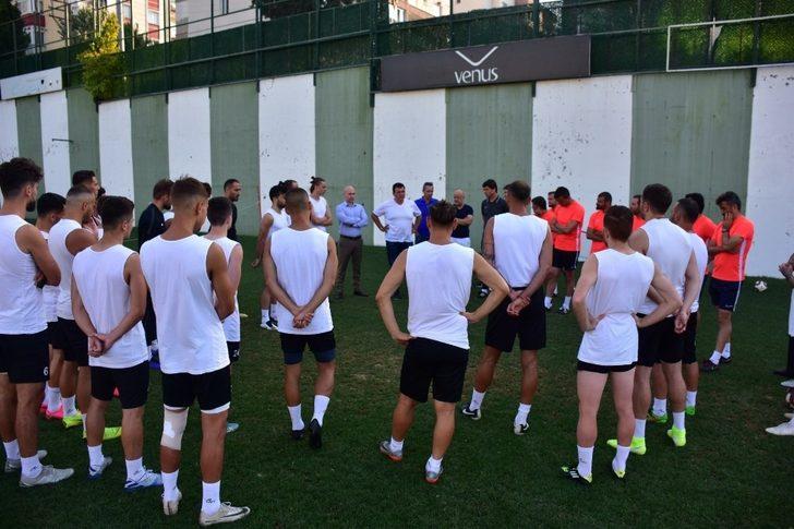 Manisa FK’ya play-off maçları öncesinde motivasyon konuşması G1