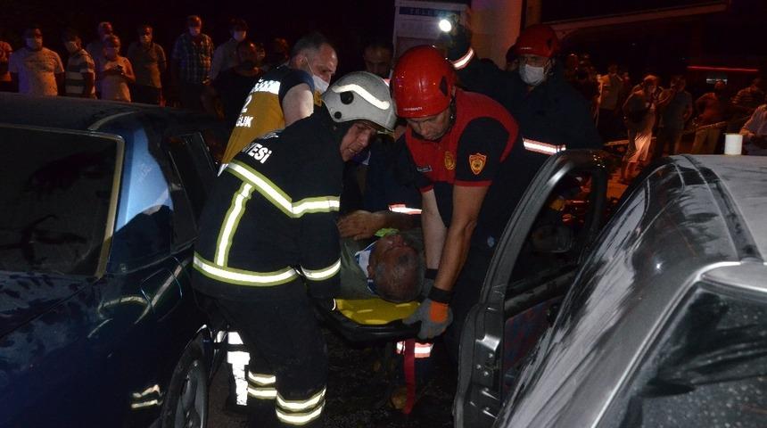 Ordu'da can pazarı! İki otomobil kafa kafaya &ccedil;arpıştı: Yaralılar var