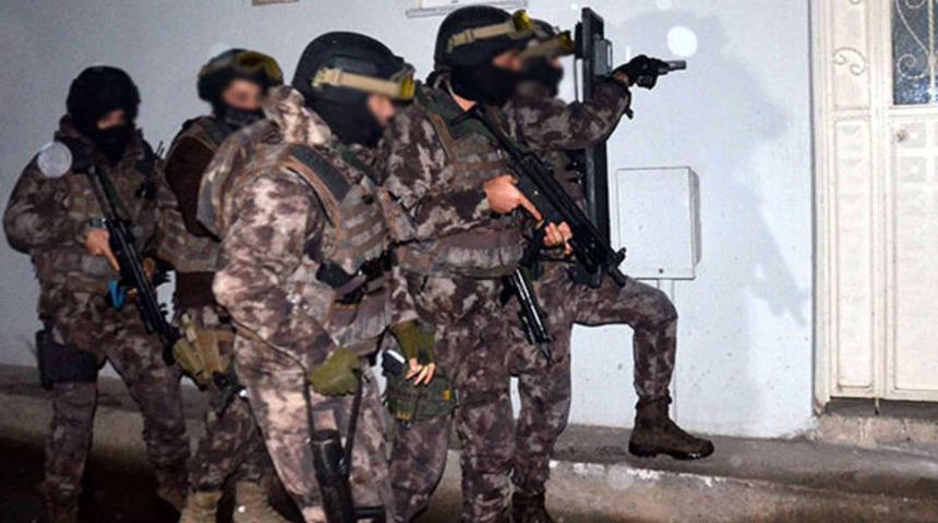 İstanbul'da ekipler gece yarısı düğmeye bastı! Çok sayıda adrese eş zamanlı baskın