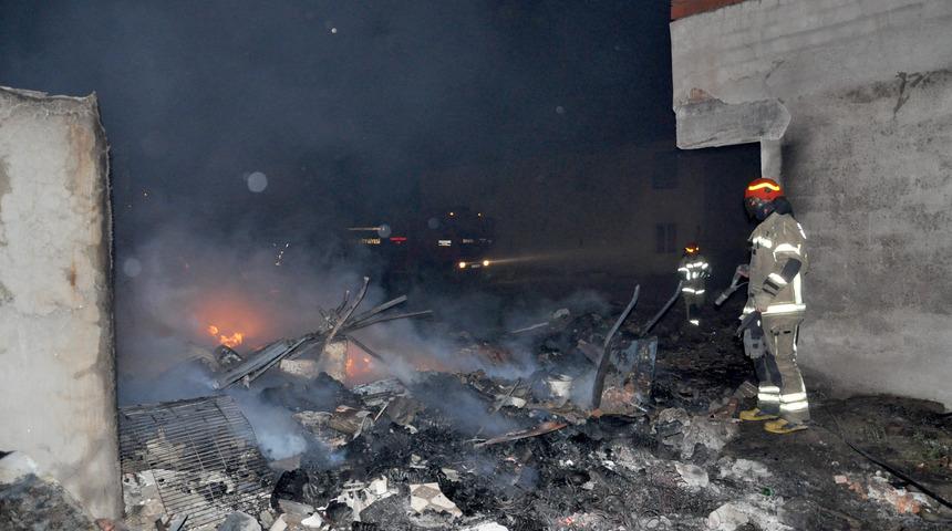 Bursa'da hareketli gece! 1 baraka, 2 ev ve 1 iş yeri yandı: 1 yaralı