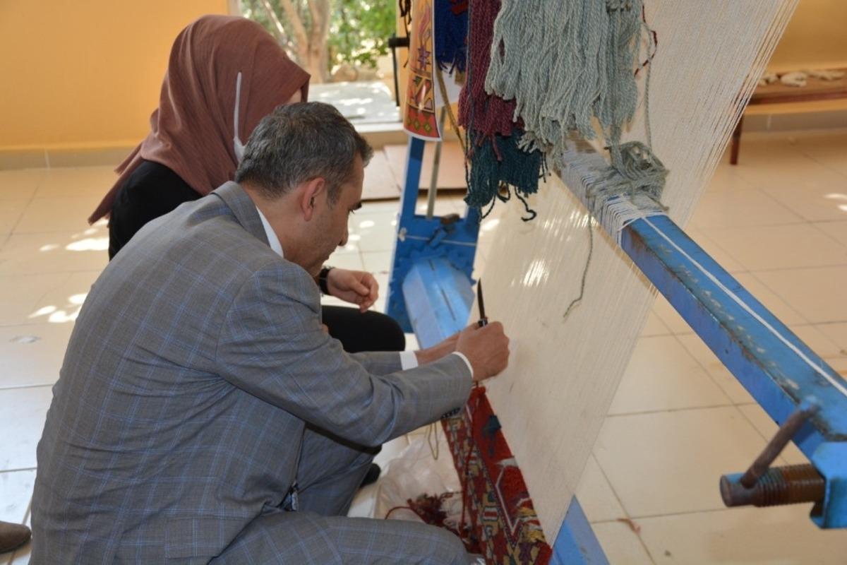 Besni Belediyesi &ldquo;Dokuyan Eller&rdquo; Projesini hayata ge&ccedil;irdi