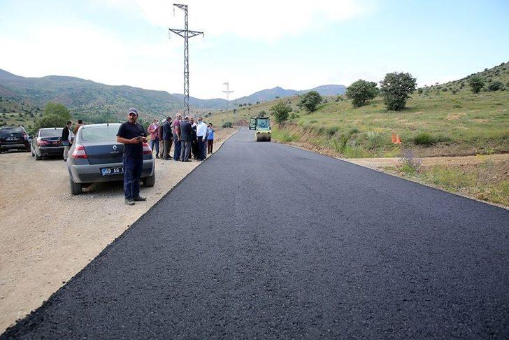 Vali Cüneyt Epcim Pamuktaş köyünde yürütülen asfalt çalışmalarını inceledi G2