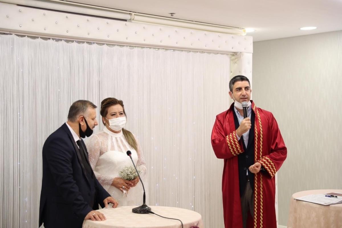 Başkan Y&uuml;ksel, Kartallı gazeteci Halil Topal&rsquo;ın nik&acirc;hını kıydı