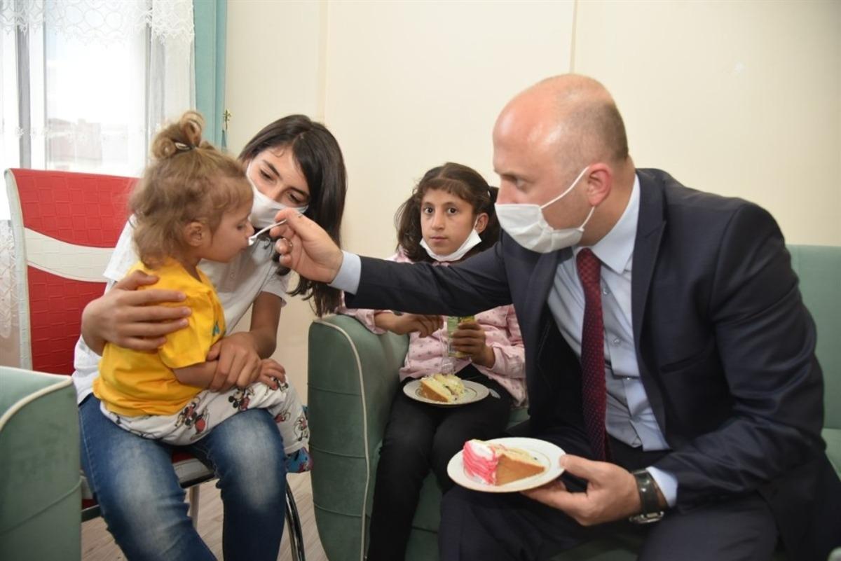 Vali Varol, Sevgi Evleri&rsquo;nde kalan &ccedil;ocukları ziyaret etti