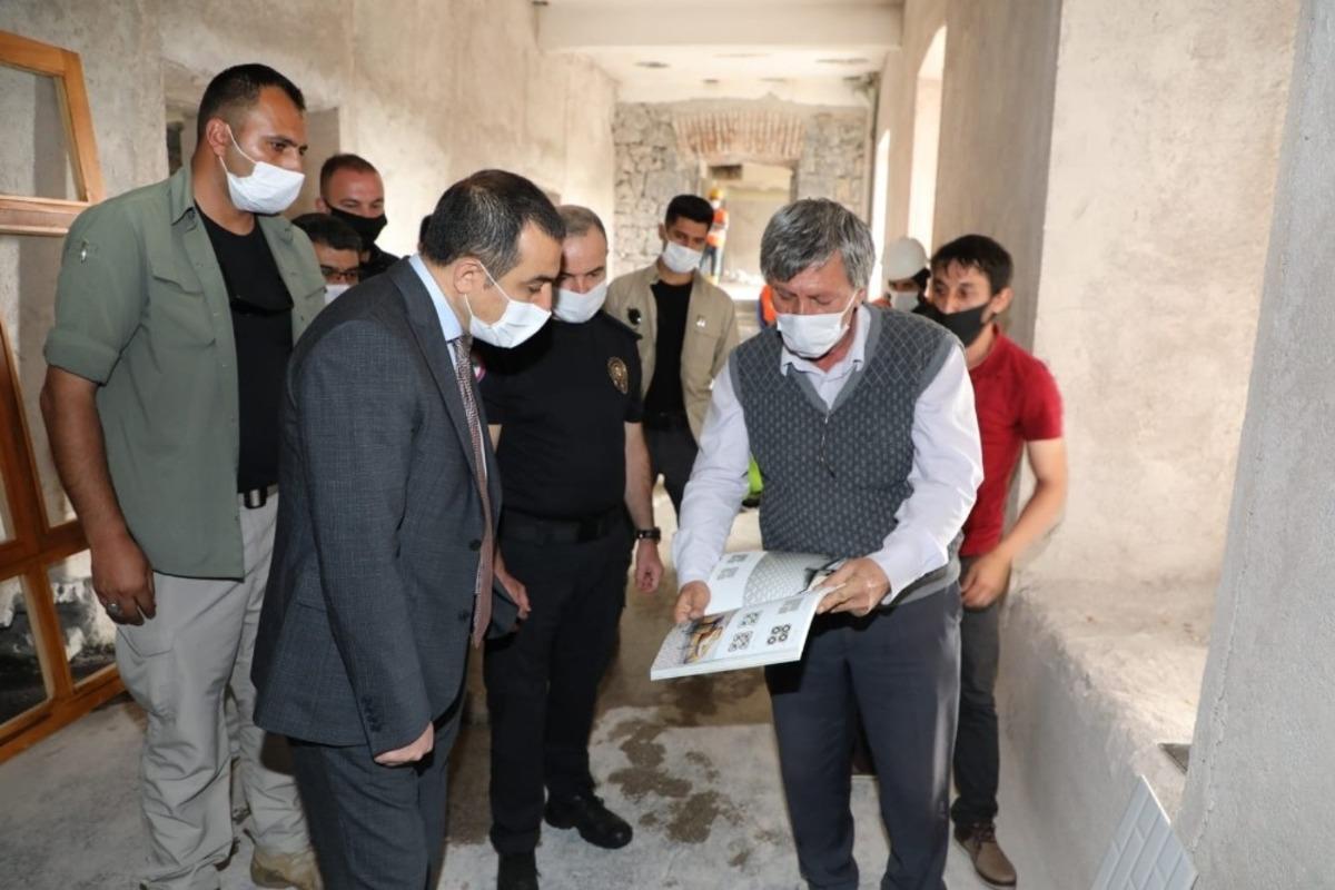 Kars&rsquo;ta tarihi binada restorasyon &ccedil;alışmaları devam ediyor