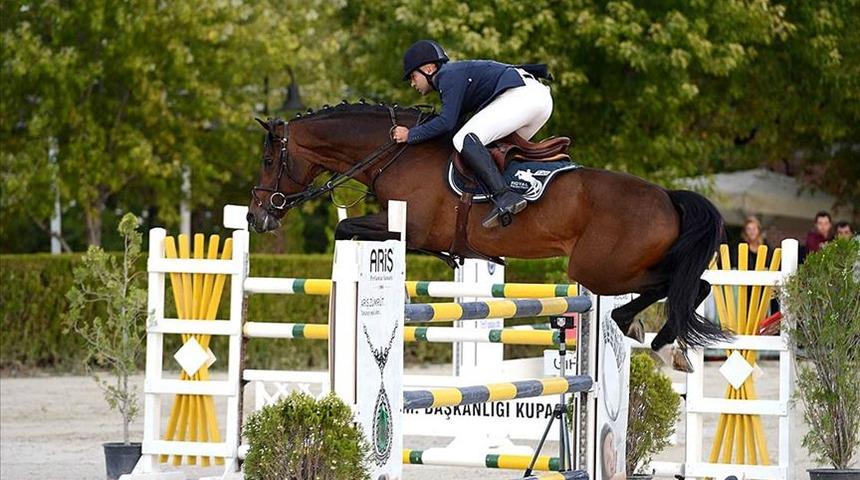 Milli binici Ömer Karaevli'den Belçika'da birincilik