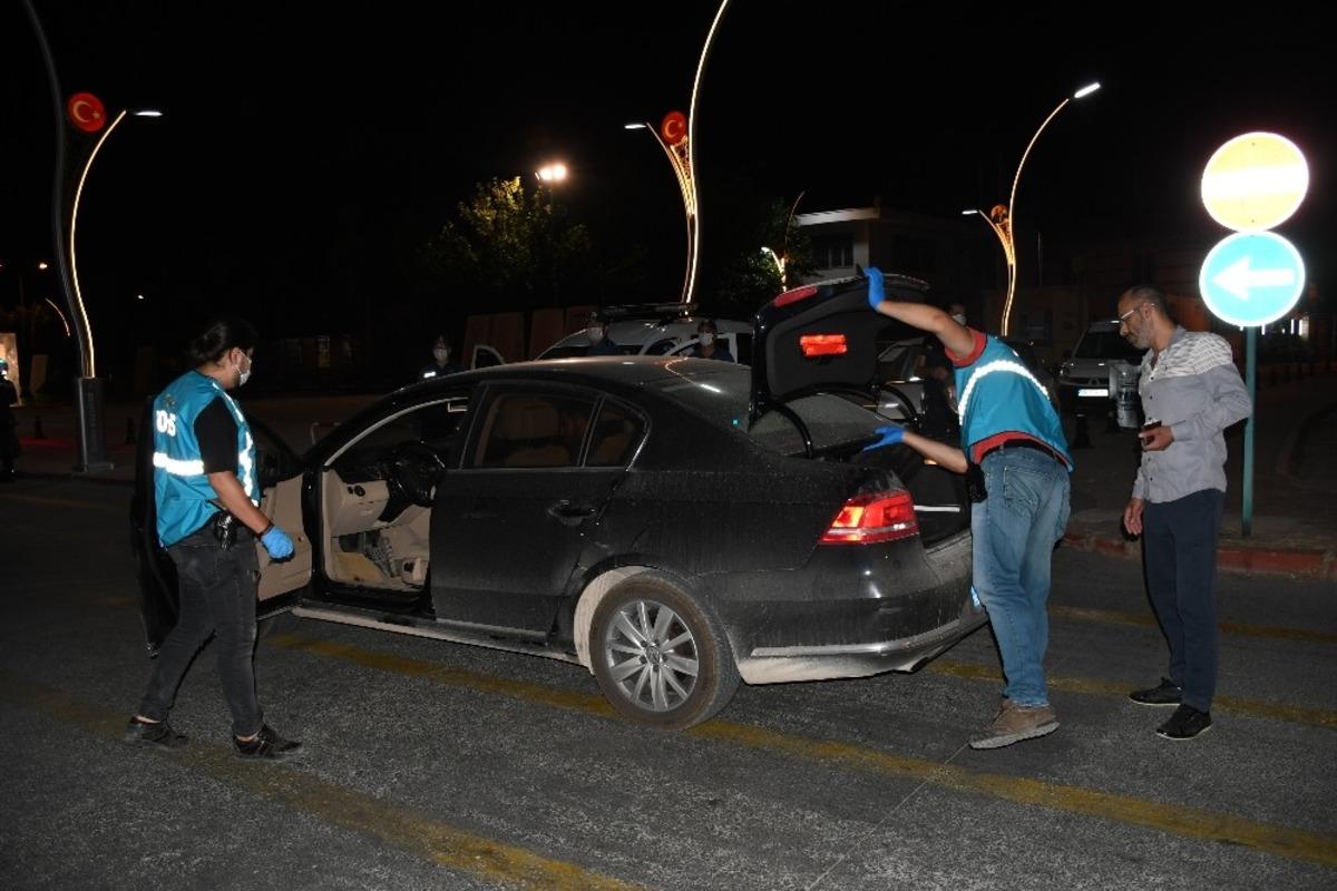 Tarsus&rsquo;ta 567 polisle her noktada uygulama