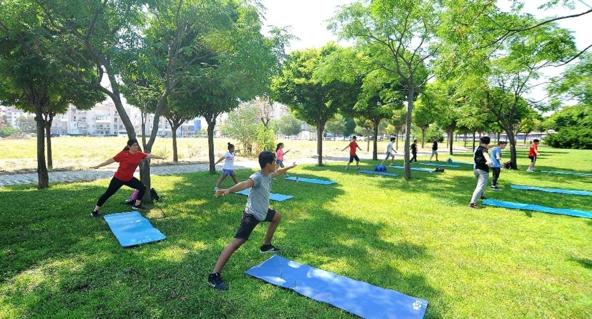 &Ccedil;iğli&rsquo;de sosyal mesafeli taekwondo antrenmanı