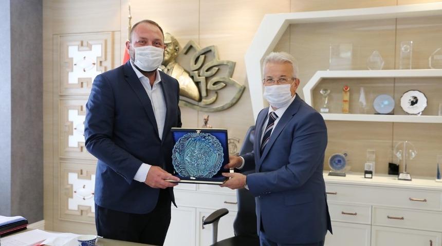 İzmir Çiğli Belediye Başkanı Utku Gümrükçü, Turgay Erdem’i ziyaret etti