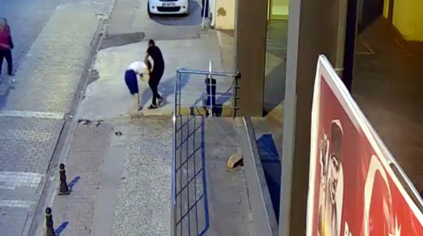 Genç kadın kapkaççıya uzun süre direndi, o anlar kameraya yansıdı