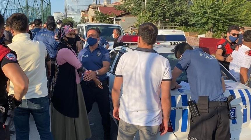 Sosyal mesafesiz d&uuml;ğ&uuml;ne polis baskını!