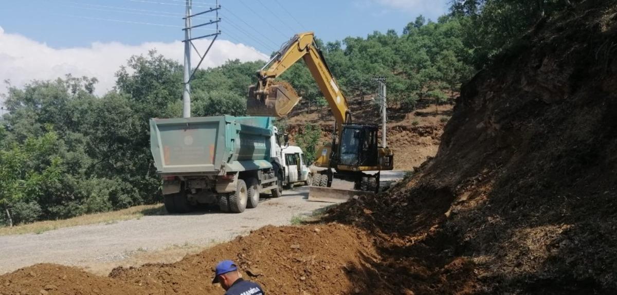 Yağışların zarar verdiği yol bakıma alındı