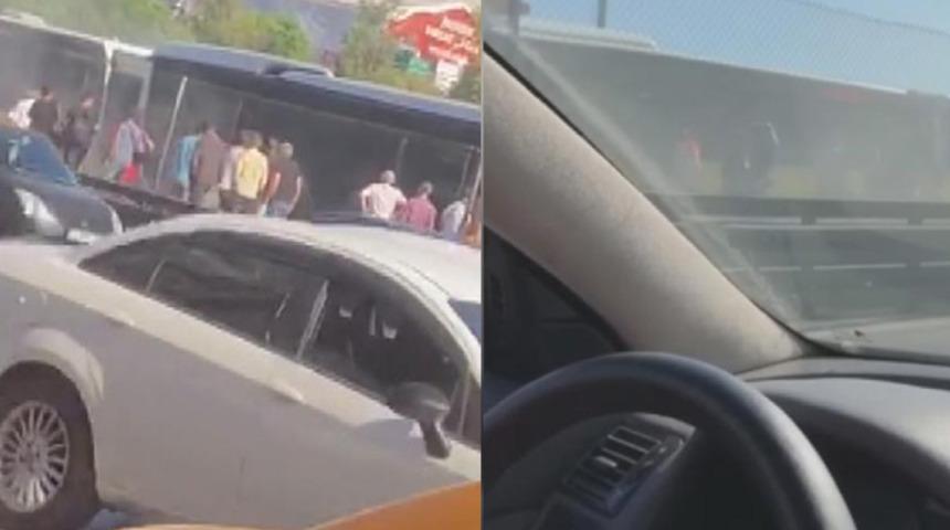 Metrobüste yangın paniği! Yolcular tahliye edildi