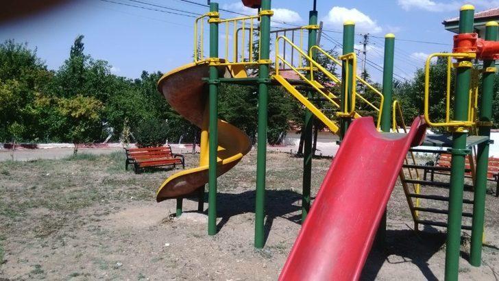 Bahşılı Belediyesi parklardaki oyun grupları yenileniyor G3