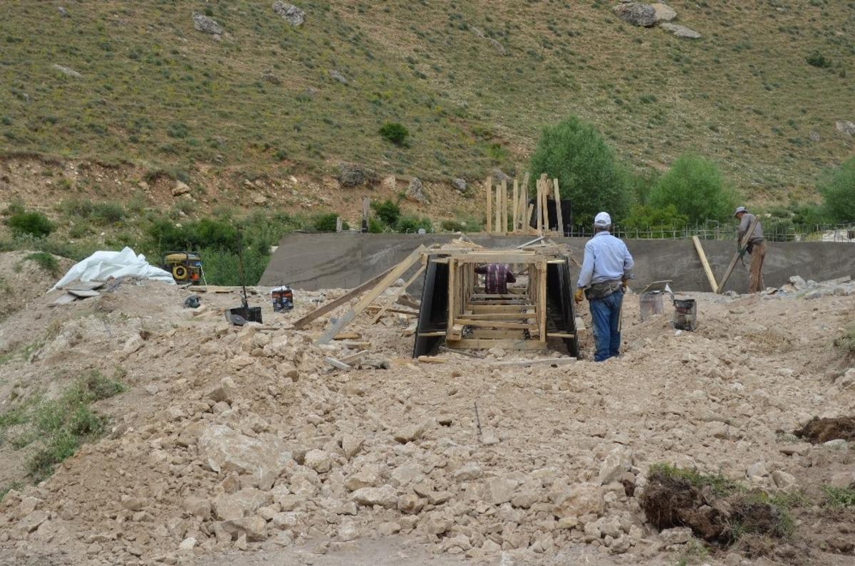 Adilcevaz&rsquo;da i&ccedil;me ve sulama suyu &ccedil;alışması