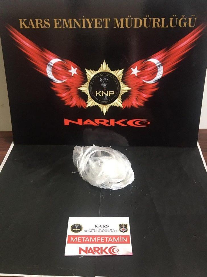 Kars’ta kayısı kasasından uyuşturucu çıktı G2
