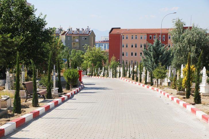 Karaman Belediyesi, şehir mezarlığına 500 adet kara selvi ağacı dikti G2