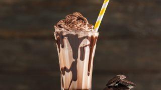 En sıcak anlarda içinizi ferahlatacak 4 farklı milkshake tarifi! 5 dakikada hazır...